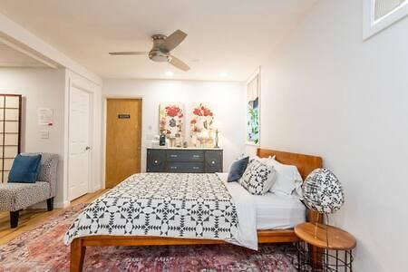 Cozy Private Apt Near Downtown 벌링턴 외부 사진