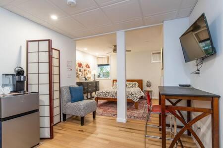 Cozy Private Apt Near Downtown 벌링턴 외부 사진