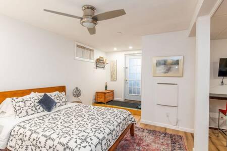 Cozy Private Apt Near Downtown 벌링턴 외부 사진